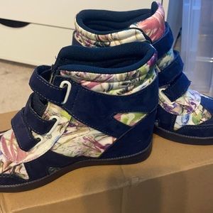 Floral sneaker wedges size 7